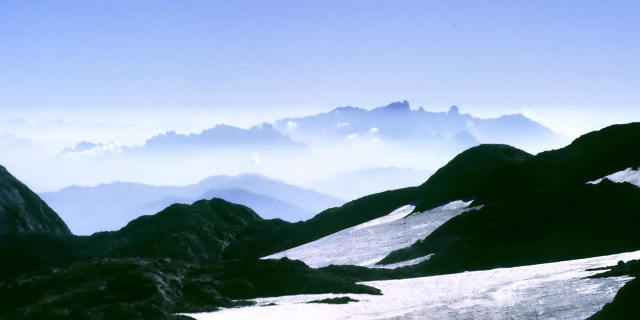 Blick vom Hochkönig über wolkengefüllte Täler