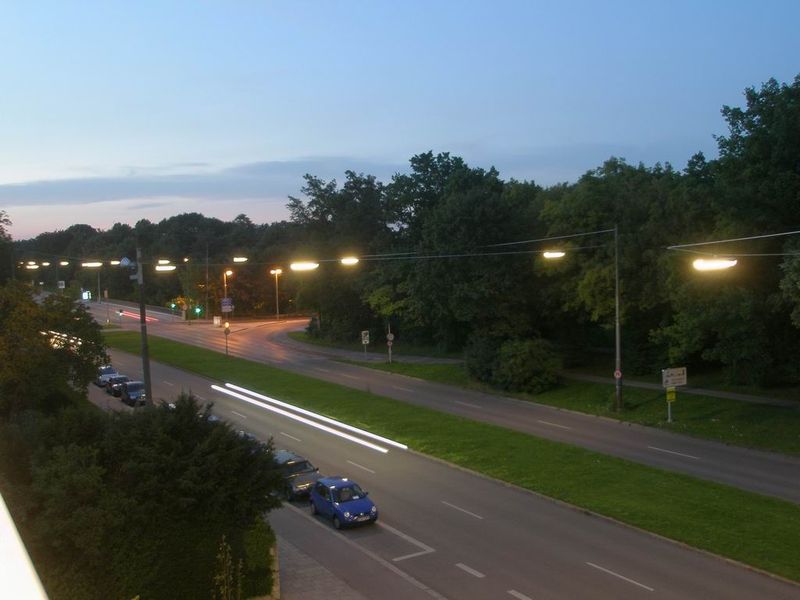 Blick auf die Straße vor dem Hotel